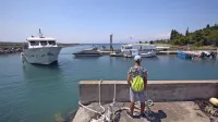 Tako je danes videti območje ob iztoku Jernejevega kanala v Seči, kjer si občinske oblasti že dolgo želijo urediti  novo ribiško pristanišče.  

 