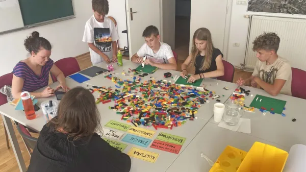 Osnovnošolci zgradili svoj sanjski Koper iz kock in delili svoje želje