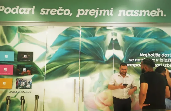 Danes je Finančna uprava RS trgovino, ki bi morala obratovati do 
sobote, zaprla.