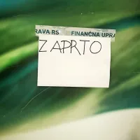 Zaprli priložnostno trgovino v Ljubljani, ki je prodajala izgubljene pakete