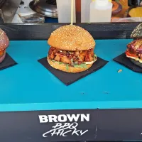 Okusni hamburgerji popolnoma brez živalskih sestavin so bili 
eden hitov lanskega Vega marketa.  