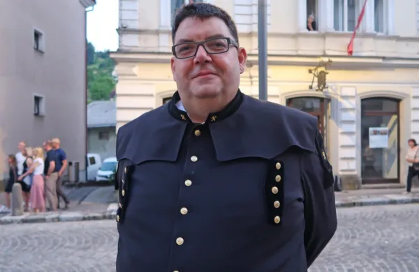 Tomaž Vencelj, župan in tubist v godbenem društvu rudarjev.
