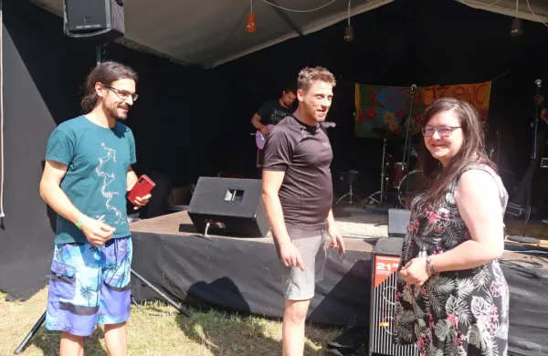Organizatorji iz cerkljanskega mladinskega kluba (Sebastjan Razpet, Jaka Hafner, Janja Golob) so 18. tabor za sonaravno življenje 
Karajžewc prvič organizirali v tolminskem Stopniku.