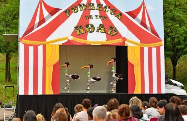 I piccoli di Podrecca,  zgodovinsko italijansko marionetno gledališče, bo PUf festival gostil 14. julija. 