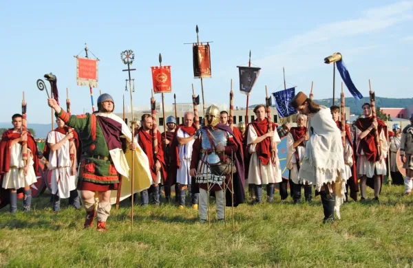 Še zadnje priprave na znamenito bitko, v ospredju je uzurpator Evgenij.