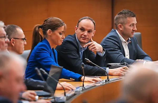Anžetu Logarju v parlamentu niso dovolili, da bi se njegova 
poslanska skupina imenovala Demokrati.