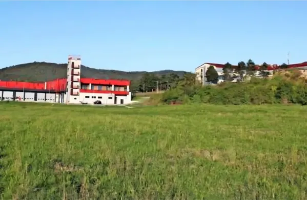 Prostor za pokrit plavalni bazen je rezerviran na območju ob 
gasilsko-reševalnem centru Postojna.