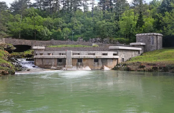 Polovico vode, ki jo zajamejo iz Rižane, usmerijo v sistem, drugo 
polovico vrnejo v njeno strugo  in tako ohranjajo ustrezen vodostaj 
reke.