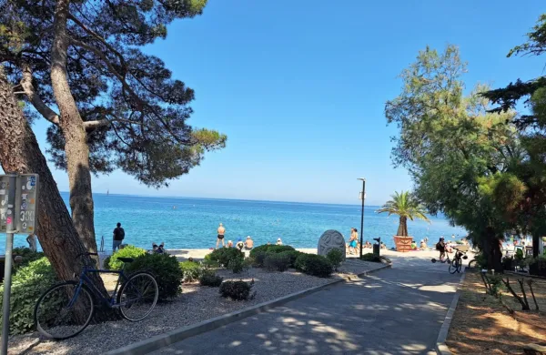  Za ljubitelje plaž in morja bo vreme še naprej ugodno. 