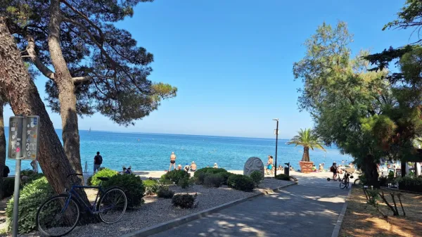  Za ljubitelje plaž in morja bo vreme še naprej ugodno. 