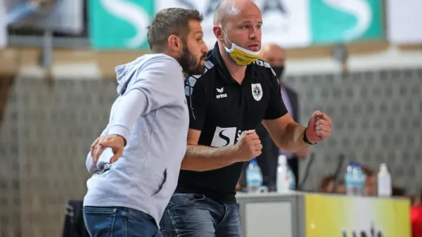 Bosta Nejc Poklar )desno) in Uroš Rapotec vrnila rokometni Koper 
na nekdanje položaje?