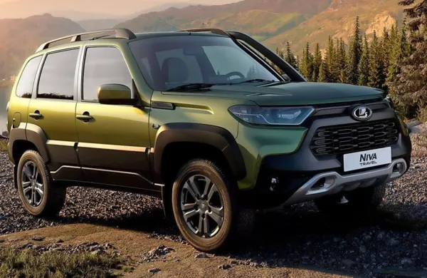Niva travel je bila deležna majhnih estetskih popravkov, inženirji 
pa so ji namenili tudi nov motor. 

