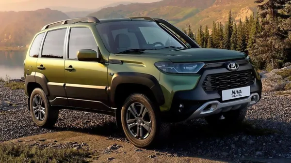 Niva travel je bila deležna majhnih estetskih popravkov, inženirji 
pa so ji namenili tudi nov motor. 

