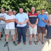 Ob obeh poslancih iz občine Idrija - Francu Medicu in Andreju 
Poglajnu - je krajane Črnega Vrha podprl tudi del občinskih 
svetnikov.