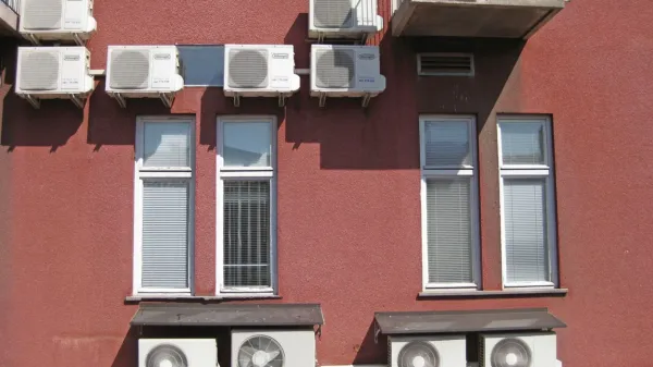 Klimatske naprave in drugi sistemi hlajenja naših domov niso več 
le luksuz, temveč bolj postajajo nuja.