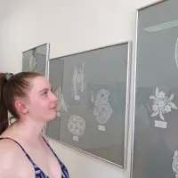 Obiskovalci festivala so za najlepšo čipko izbrali Janeza (desno 
zgoraj), ki jo je Tina Štucin klekljala več let.