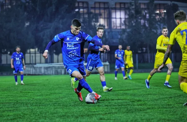 Najboljši klubski strelec  zadnjega drugoligaškega prvenstva Luka Marjanac (z žogo) bo v prihodnji sezoni 
igral v poljski drugi ligi pri Slasku iz Vroclava, ki ga vodi Ante Šimundža.  