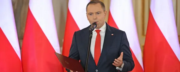 Karol Nawrocki je pred slabim mesecem prevzel uradno listino o izvolitvi za poljskega 
predsednika, mandat bo nastopil v začetku avgusta.