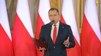 Karol Nawrocki je pred slabim mesecem prevzel uradno listino o izvolitvi za poljskega 
predsednika, mandat bo nastopil v začetku avgusta.