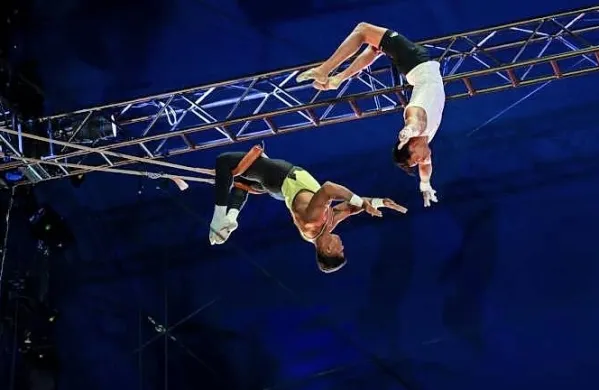 Nedeljska cirkuška vaja na trapezu se ni končala srečno.