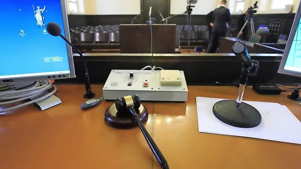 Na slovenskih sodiščih  so  sodnice in sodniki  obsodili  skoraj pet tisoč 
ljudi.  

