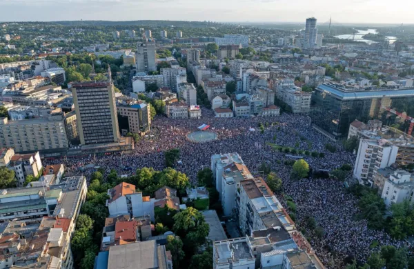 Protestniki so spet napolnili Slavijo.