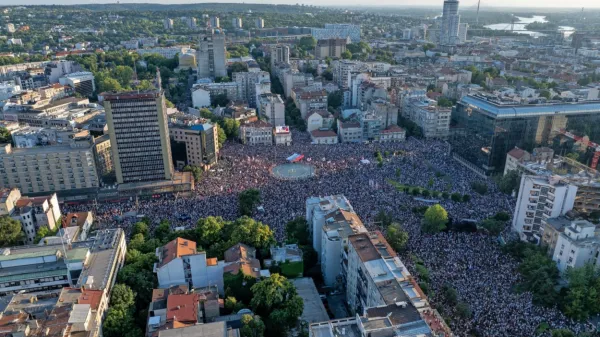 Protestniki so spet napolnili Slavijo.