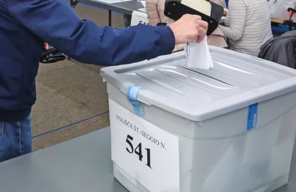 Sindikat delavcev migrantov si prizadeva za referendum o zakonu 
o urejanju trga dela.