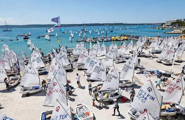 Da šport združuje in povezuje, potrjuje tudi svetovno prvenstvo za 
najmlajše jadralce, ki ki ga organizirajo člani Jadralnega kluba 
Pirat.