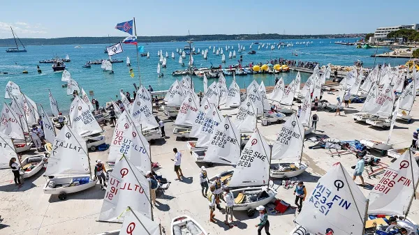 Da šport združuje in povezuje, potrjuje tudi svetovno prvenstvo za 
najmlajše jadralce, ki ki ga organizirajo člani Jadralnega kluba 
Pirat.