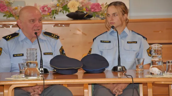 Marjan Fabjan (levo) je sicer zaposlen tudi v policiji kot športnik 
policist. 