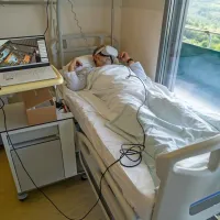 Izvajanje  kognitivne vadbe z uporabo virtualne resničnosti.