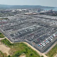 Terminal za avtomobile velja za enega najsodobnejših in največjih 
v Sredozemlju, po pretovoru vozil pa se uvršča med štiri najuspešnejše v Evropi, so pojasnili v Luki Koper.