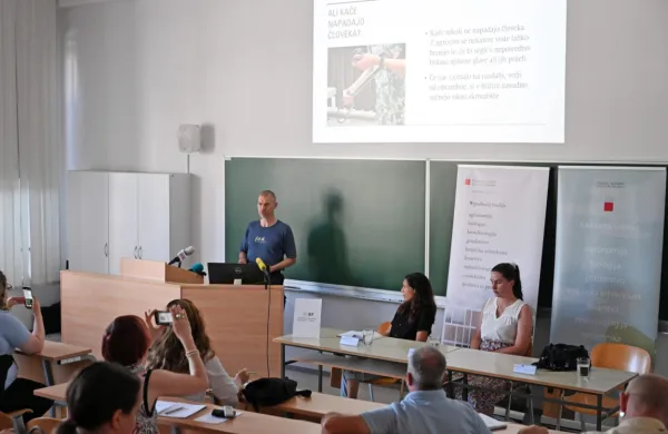 Kače so  v Sloveniji zavarovane,  njihova populacija pa  še vedno 
upada, tudi zaradi negativnih stališč ljudi, so    pojasnili strokovnjaki na   novinarski  konferenci,  ki  so  jo pripravili na  biotehniški  
fakulteti.
