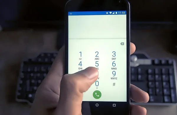 Goljufi so žrtve prepričali, da so sorodniki, ki nujno potrebujejo 
denar.