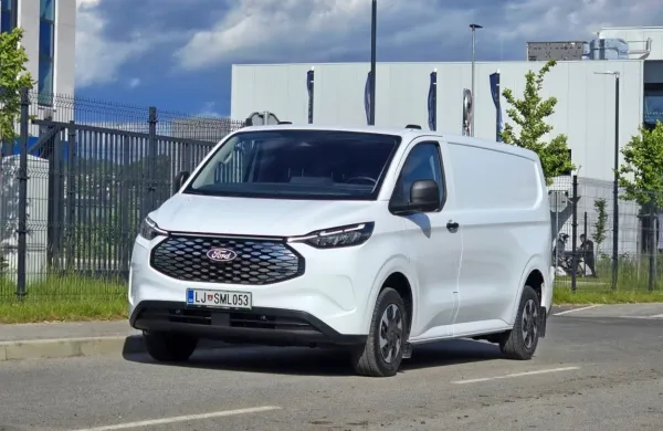Ford je večino svojega gospodarskega programa vozil elektrificiral. Zadnji v vrsti je etransit custom.