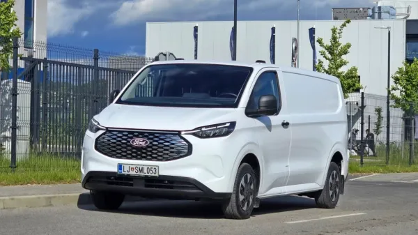 Ford je večino svojega gospodarskega programa vozil elektrificiral. Zadnji v vrsti je etransit custom.