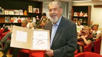 Ciril Zlobec (1925-2018) na predstavitvi jubilejne zbirke Ljubezen, 
čudež duše in telesa leta 2015. 