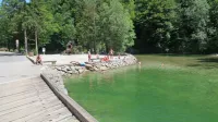 Na še ne pretirano obljudenem naravnem kopališču Lajšt je voda 
minule dni dosegla 20 stopinj Celzija. Ravno prav, pravijo obiskovalci.
