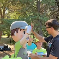 Mikova karavana otroškega smeha je letos poskrbela za nepozabne 
počitnice 200 otrok iz socialno šibkejših okolij. 