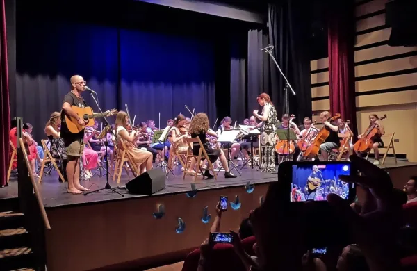 Že petič je odmeval nOrkester, zaključna prireditev tokrat tudi z Rudijem Bučarjem