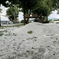 Neurje s točo na Ajdovskem: “Začelo je klestiti in pokati, nekateri kosi so bili večji od štirih centimetrov”