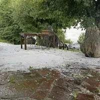 Neurje s točo na Ajdovskem: “Začelo je klestiti in pokati, nekateri kosi so bili večji od štirih centimetrov”