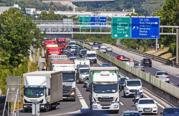 Za izvzem hitre ceste Škofije-Koper iz vinjetnega sistema ni pravne 
podlage, so se na ministrstvu za infrastrukturo odzvali na pobudo, 
ki jo je podpisalo približno 8000 prebivalcev.