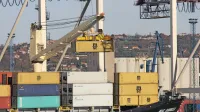 Sindikat žerjavistov pomorskih dejavnosti Luke Koper (SŽPD) 
opozarja na kršitve poslovnika in nesmotrnost postopka izbire 
kandidatov za nadzornike, ne da bi predstavili razloge ali  predhodno izpeljali postopke za odpoklic trenutnih nadzornikov iz 
delavskih vrst.