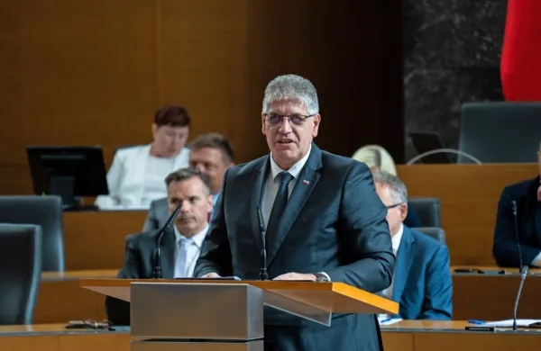 Notranji minister Boštjan Poklukar