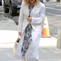 Madonna v sorodu s papežem