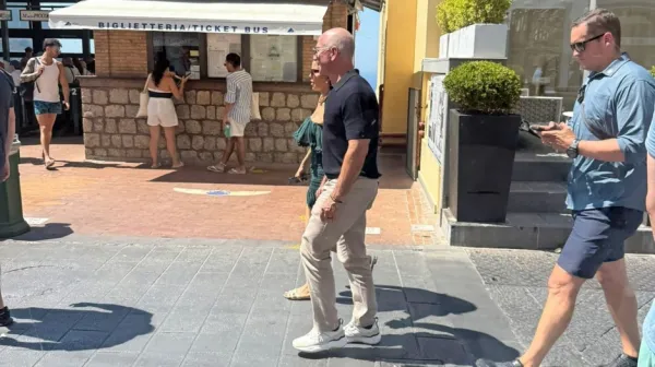 Jeff Bezos se je  s soprogo pred dnevi mudil tudi na italijanskem 
Capriju.