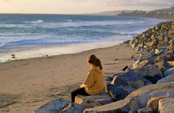 Osamljeni najstniki imajo 22 odstotkov večjo verjetnost, da bodo prejeli slabše ocene kot njihovi vrstniki.