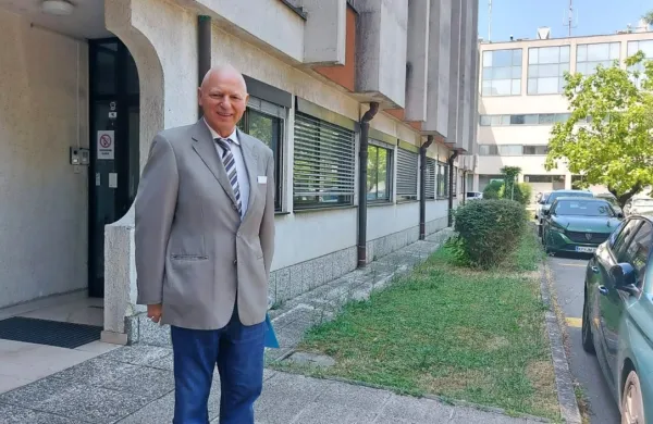 Andrej  Lovšin, ki je  Intereuropo vodil  med letoma 2006  in  2009,  
očitke  o zlorabi  položaja  ves  čas  zanika. 